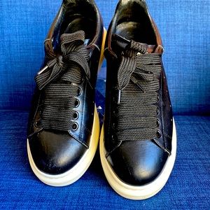 Alexandar McQueen Sneakers black